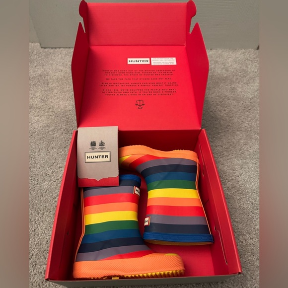 NEW in Box Hunter Kids’ Classic Waterproof Rain Boots, Rainbow 🌈, Toddler 6M - Picture 2 of 12